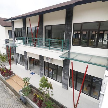 Reddoorz Plus Near Kualanamu Airport Medan Exterior photo