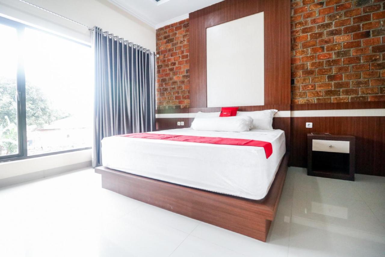 Reddoorz Plus Near Kualanamu Airport Medan Exterior photo
